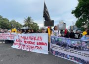 Massa BEM Unkhair Kepung Kantor Wali Kota Ternate, Bawa 15 Tuntutan Termasuk Gaji PPPK Malut