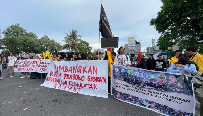 Massa BEM Unkhair Kepung Kantor Wali Kota Ternate, Bawa 15 Tuntutan Termasuk Gaji PPPK Malut