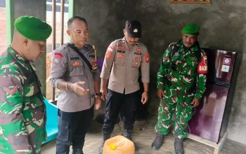 Tekan Kriminalitas, Personel Gabungan Polres Morotai Gelar Razia Miras di Desa Sambiki